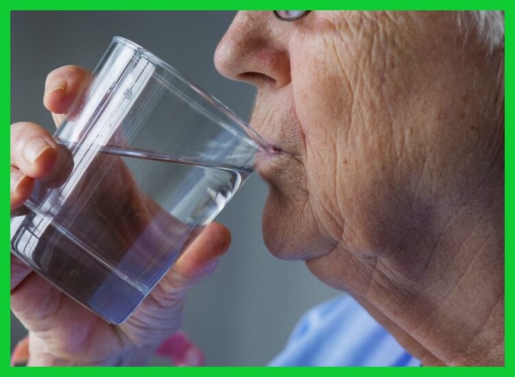¿Cómo puedo beber agua pura sin químicos como el cloro?