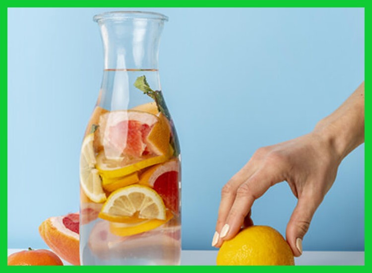 ¿Qué puedo añadir al agua para darle sabor de forma natural y saludable?
